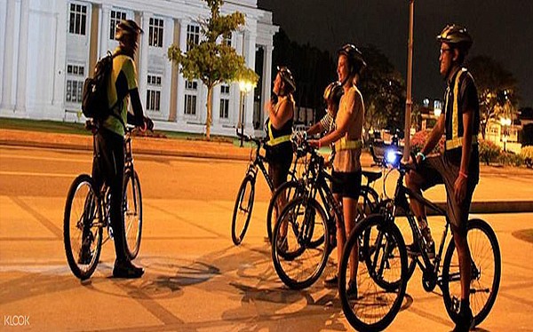Night Cycling in Colombo
