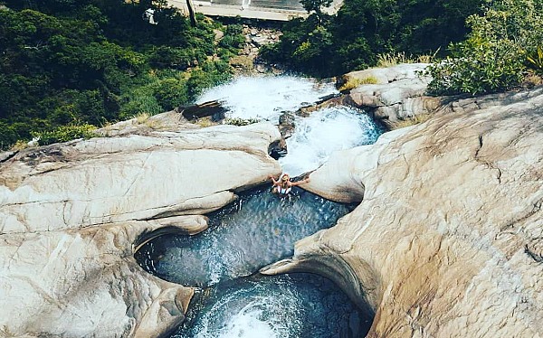 Diyaluma Waterfall